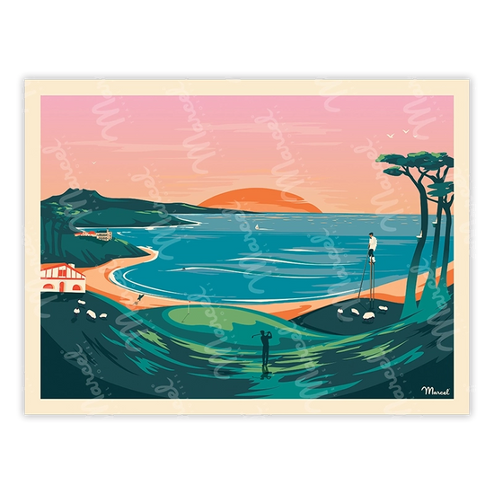 une vue du soleil couchant sur la mer